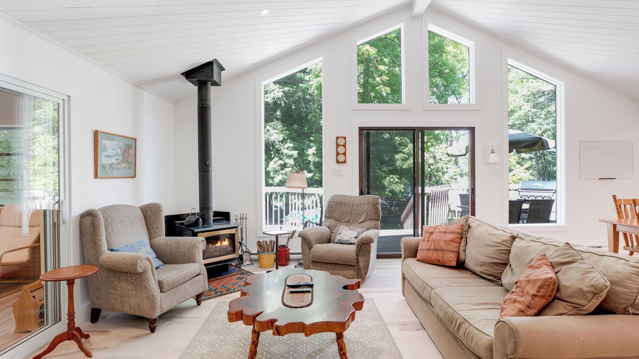 Photo of Livingroom in Haliburton