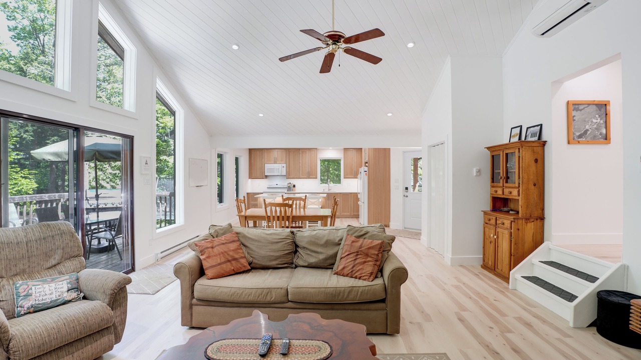 Photo of Livingroom in Haliburton