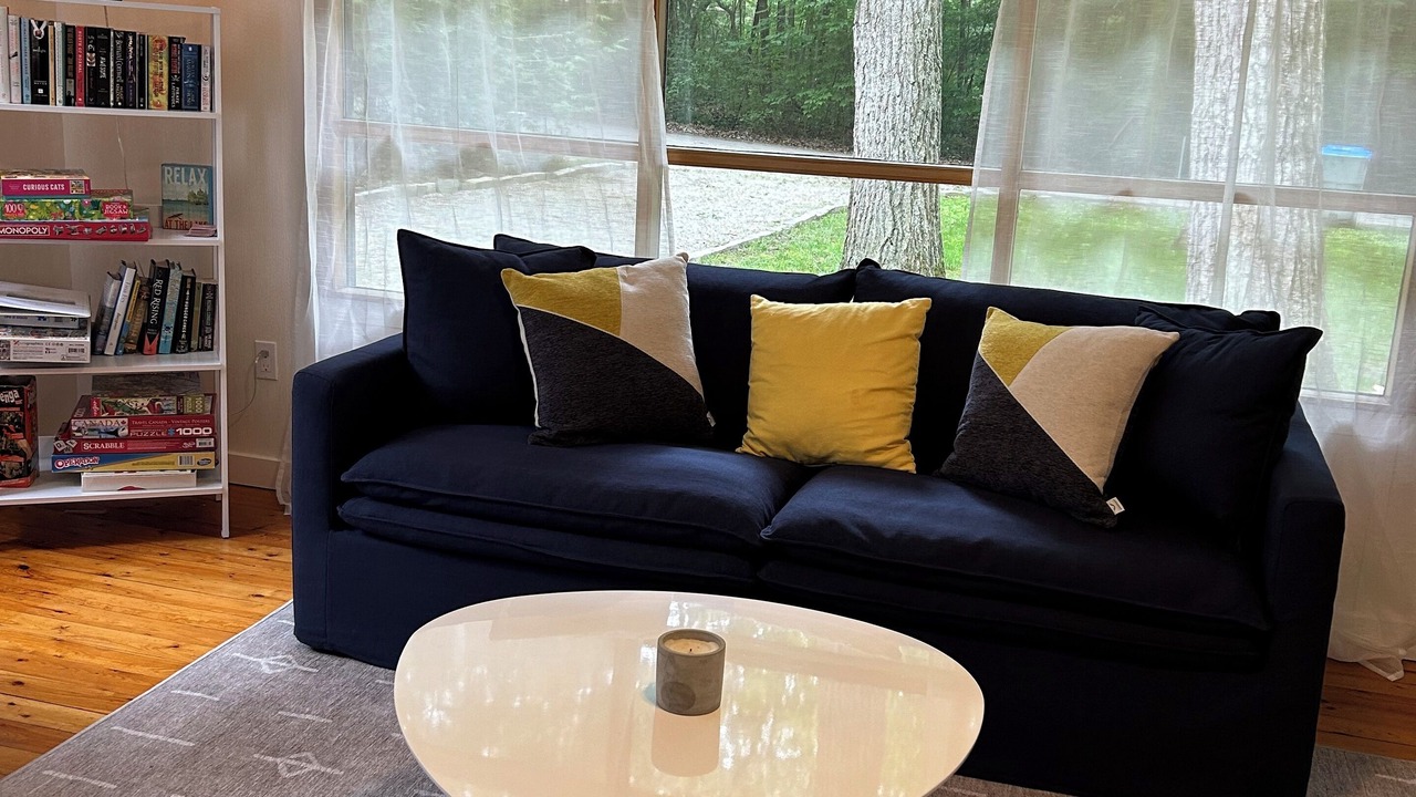 Photo of Livingroom in Grand Bend
