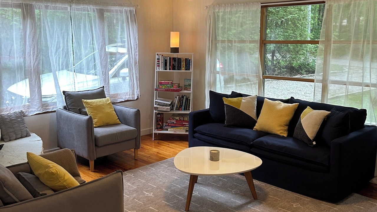 Photo of Livingroom in Grand Bend
