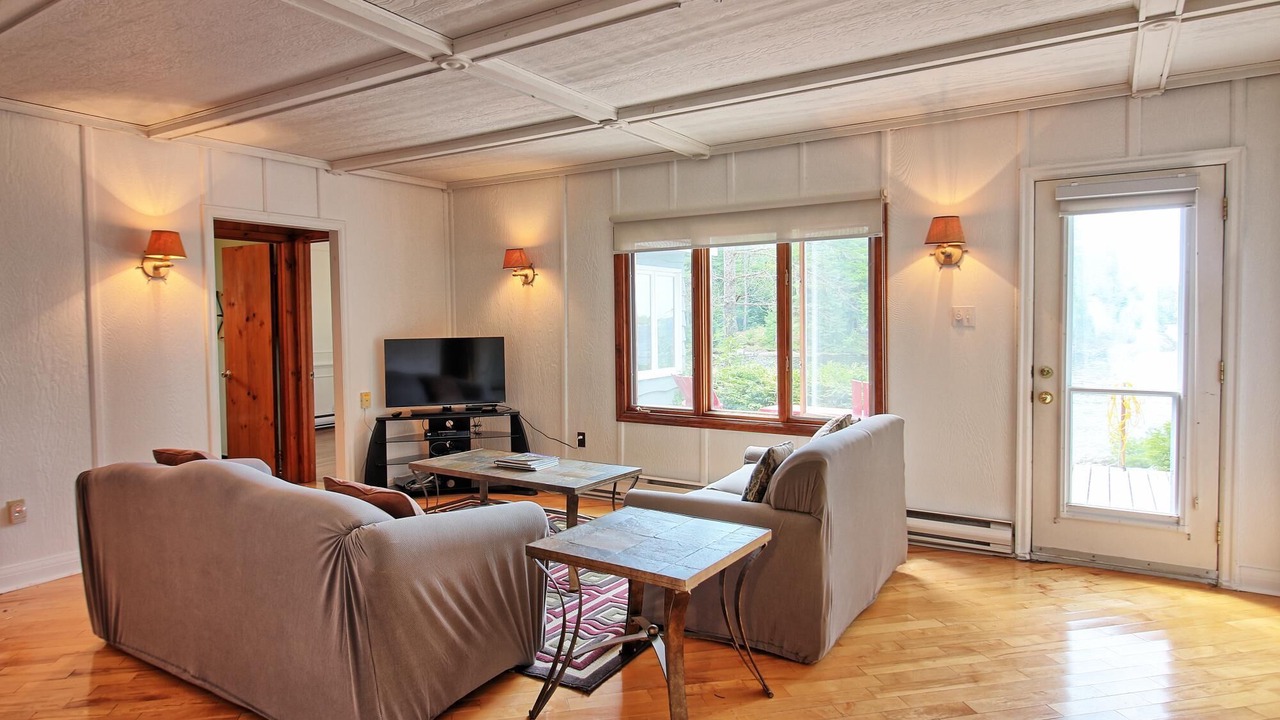 Photo of Livingroom in Gravenhurst