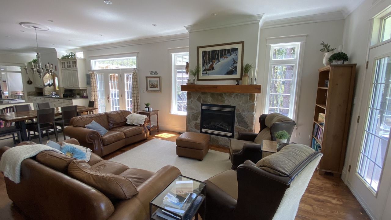 Photo of Livingroom in Richmond Hill