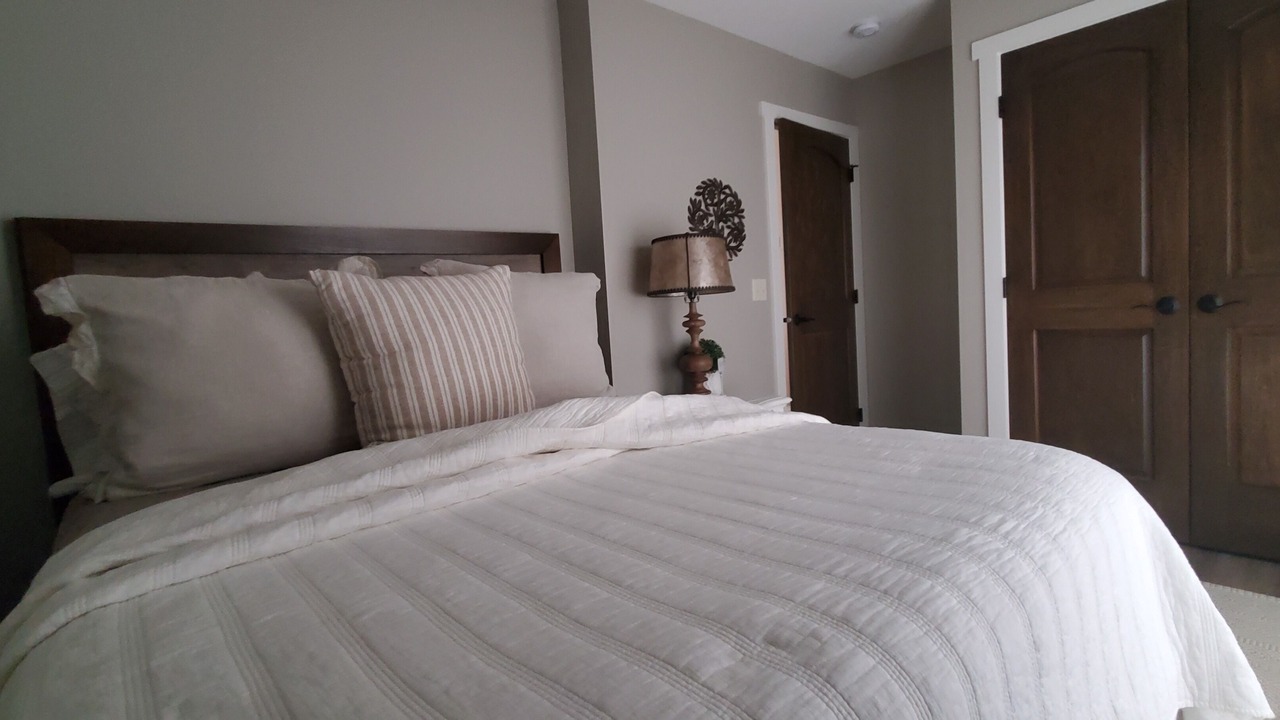 Photo of Bedroom in Maple Lake
