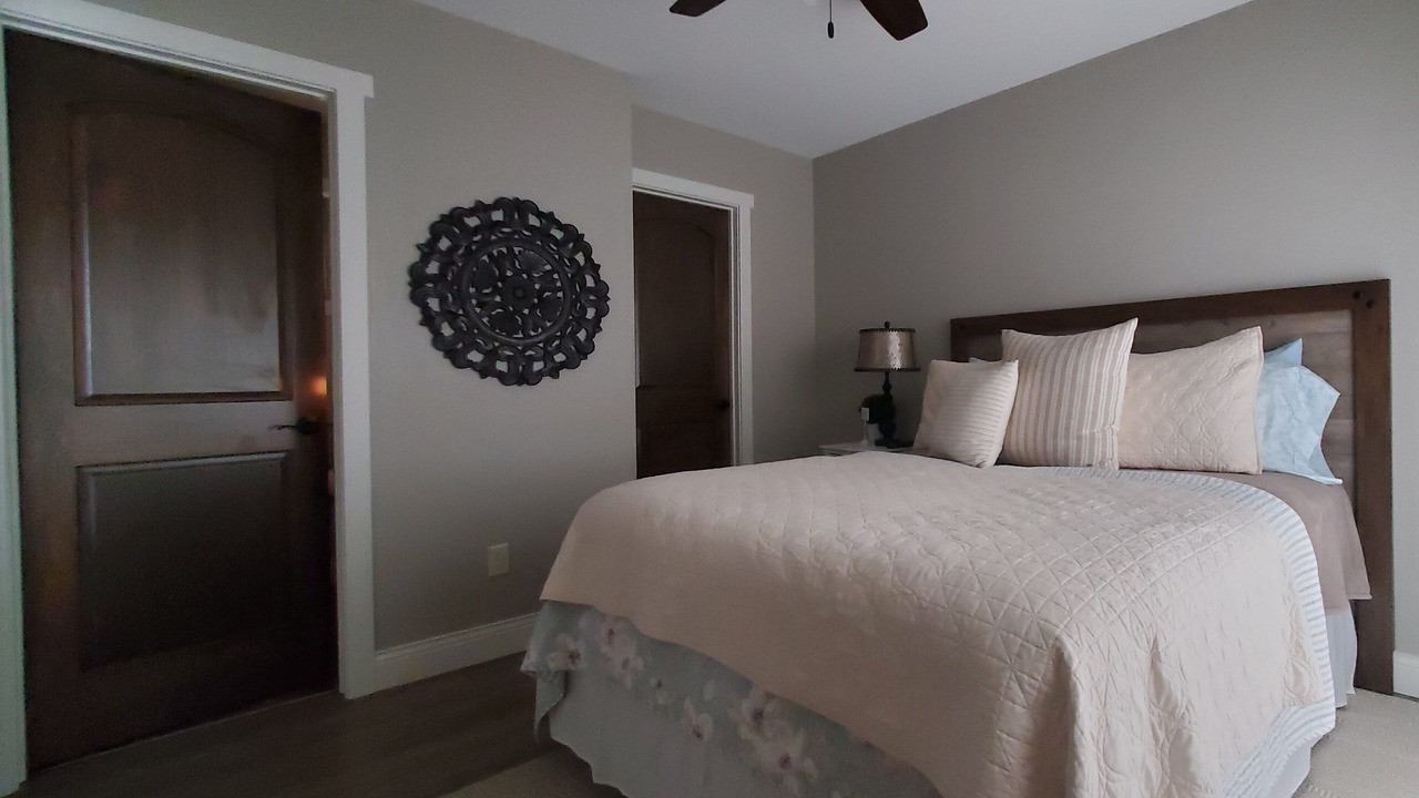 Photo of Bedroom in Maple Lake