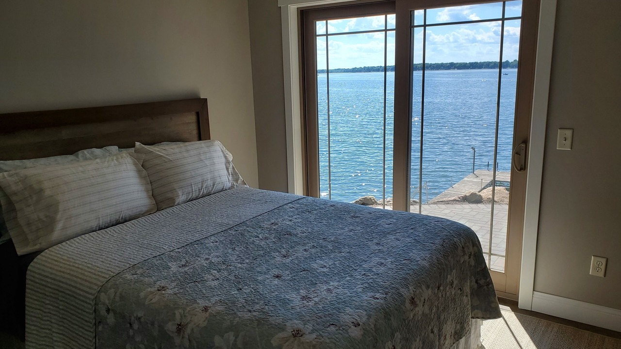 Photo of Bedroom in Maple Lake