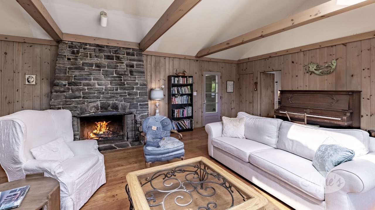 Photo of Livingroom in Muskoka Lakes