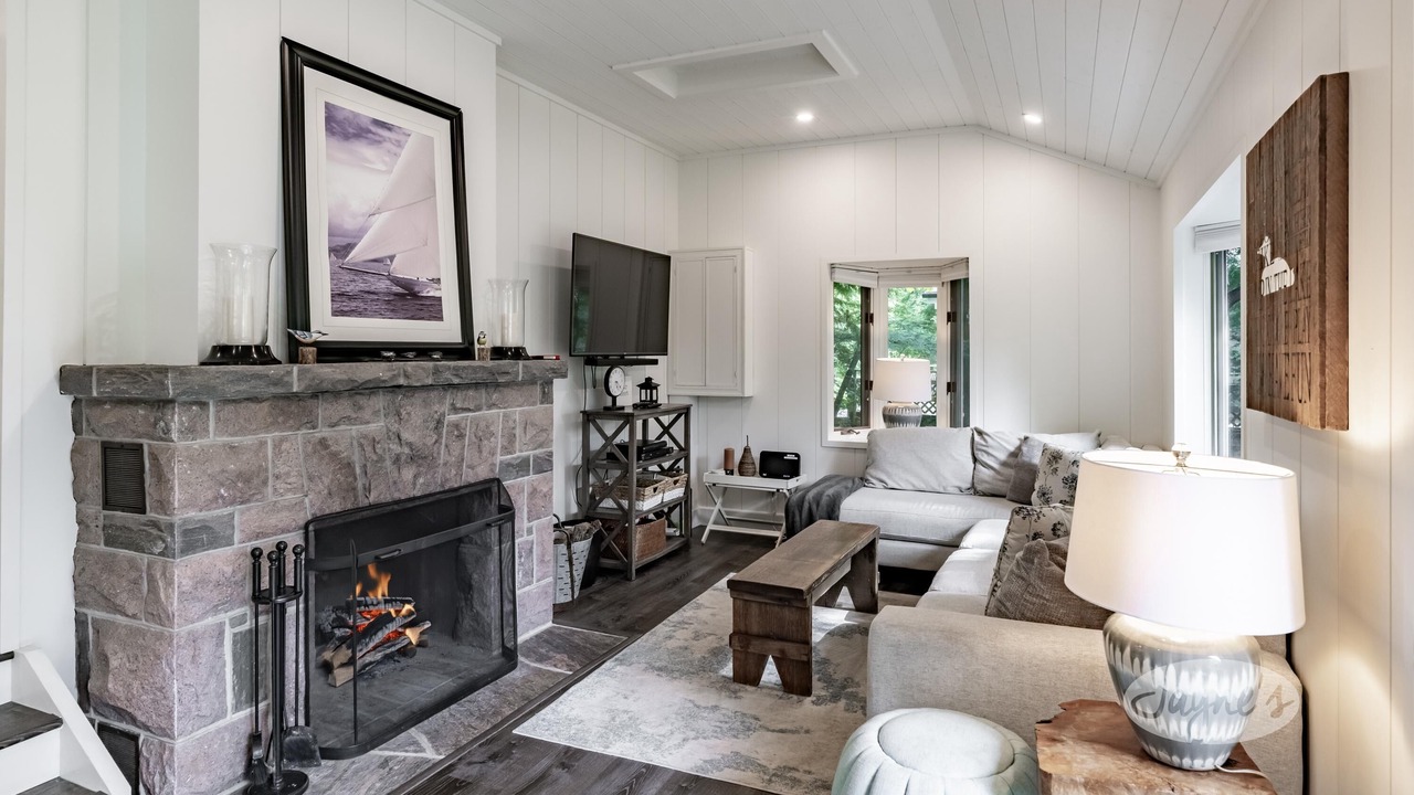 Photo of Livingroom in Muskoka Lakes