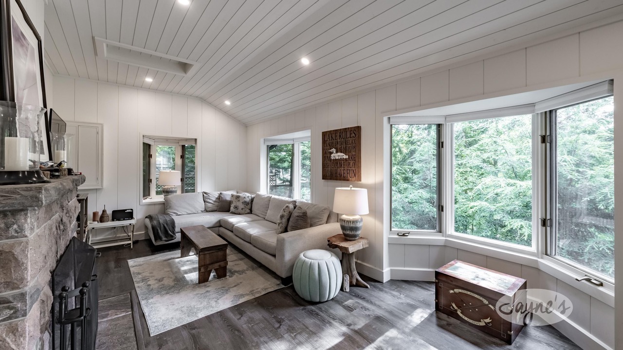 Photo of Livingroom in Muskoka Lakes