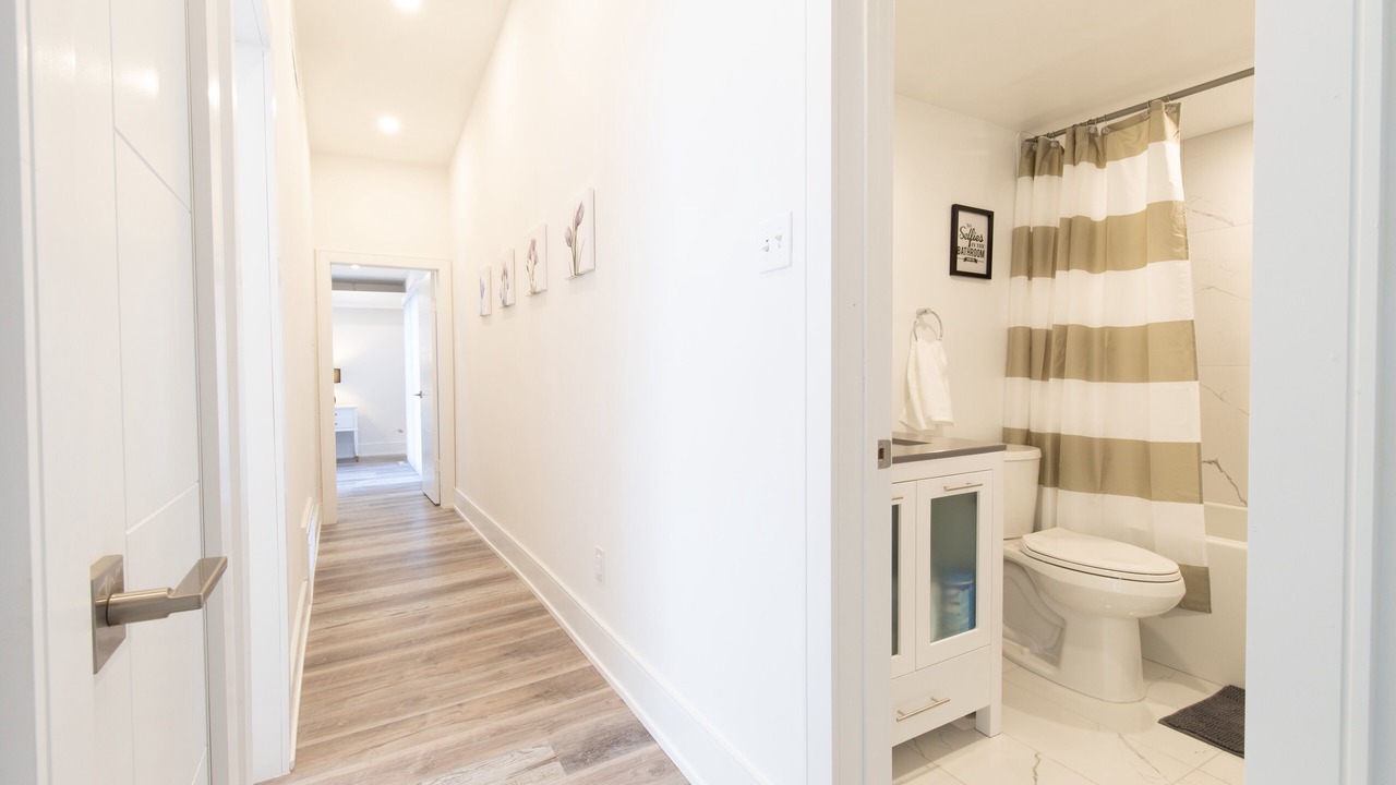 Photo of Bathroom in Bathurst Manor