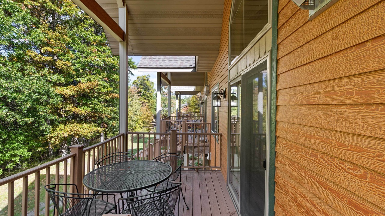 Photo of Patio Balcony in Lake Shore