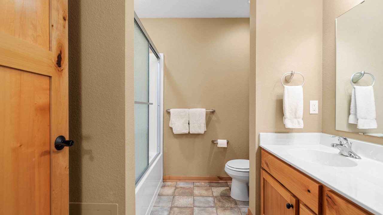 Photo of Bathroom in Lake Shore