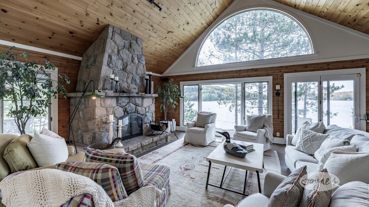 Photo of Livingroom in Algonquin Highlands
