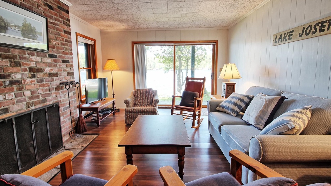 Photo of Bedroom in Muskoka Lakes