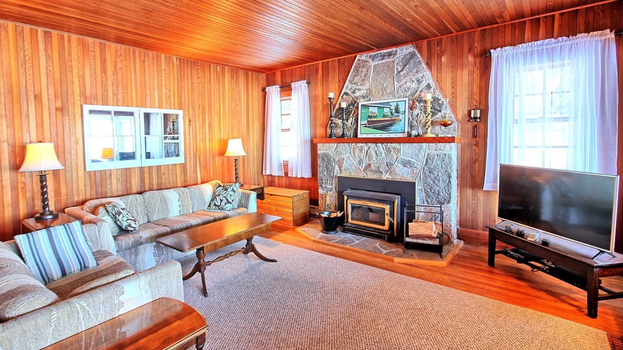 Photo of Livingroom in Muskoka Lakes