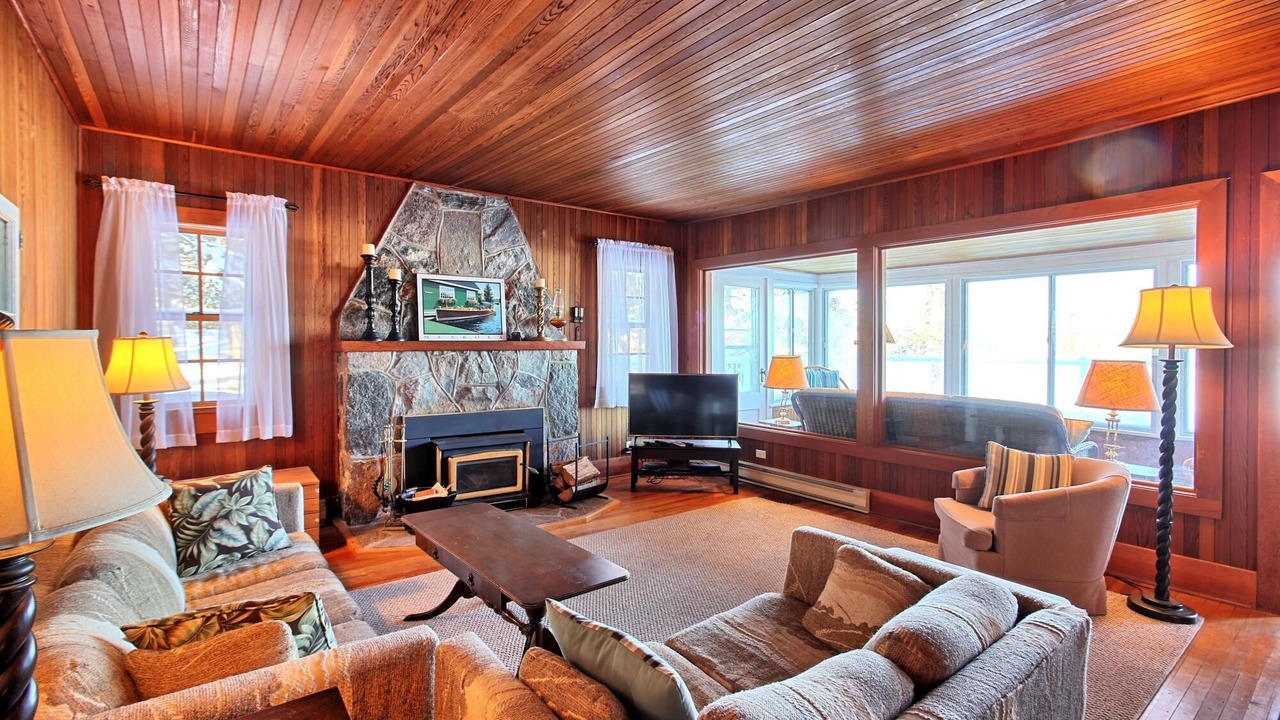 Photo of Livingroom in Muskoka Lakes