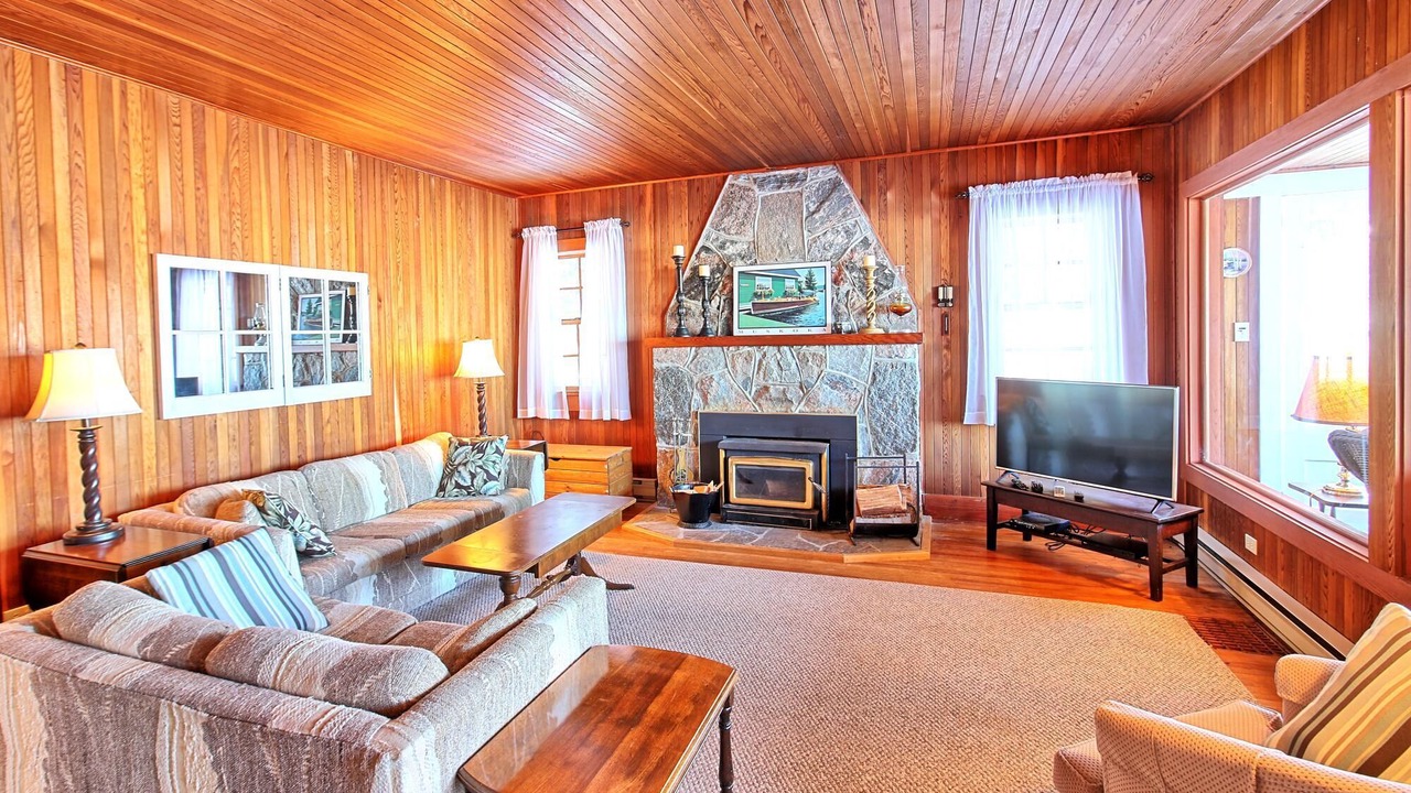 Photo of Livingroom in Muskoka Lakes