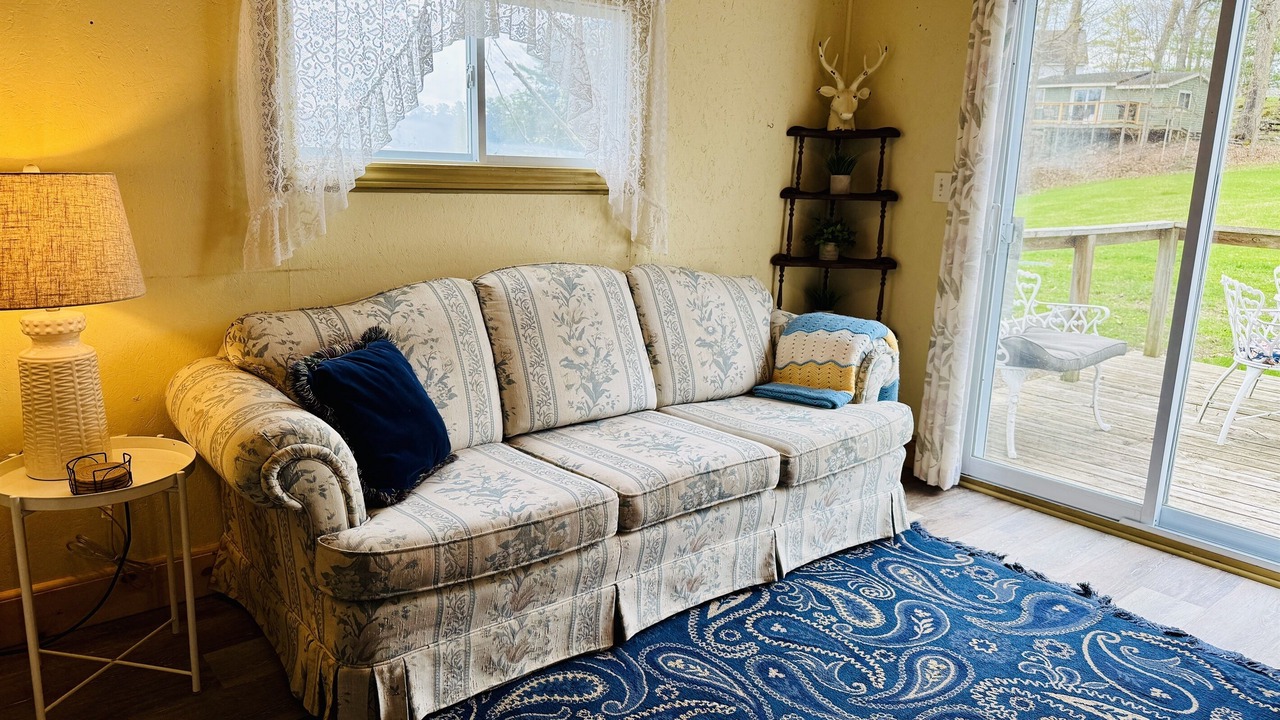 Photo of Livingroom in Leeds and the Thousand Islands