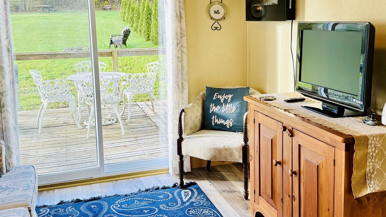Photo of Livingroom in Leeds and the Thousand Islands