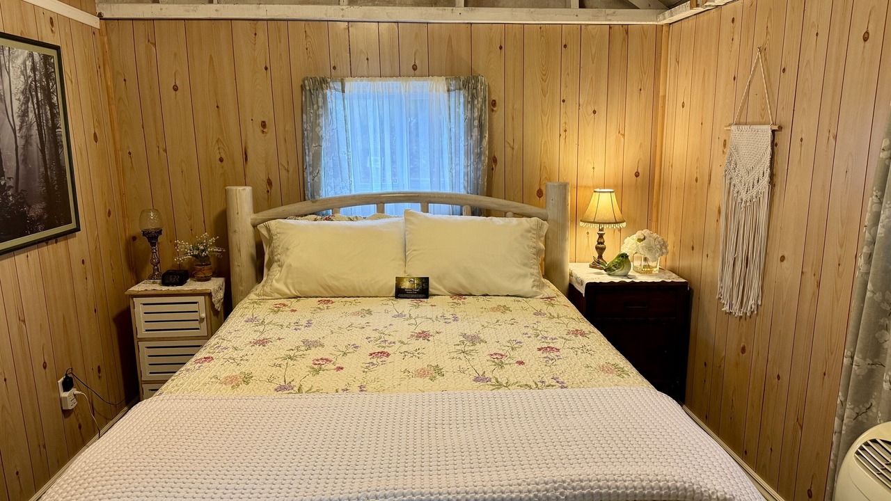 Photo of Bedroom in Leeds and the Thousand Islands