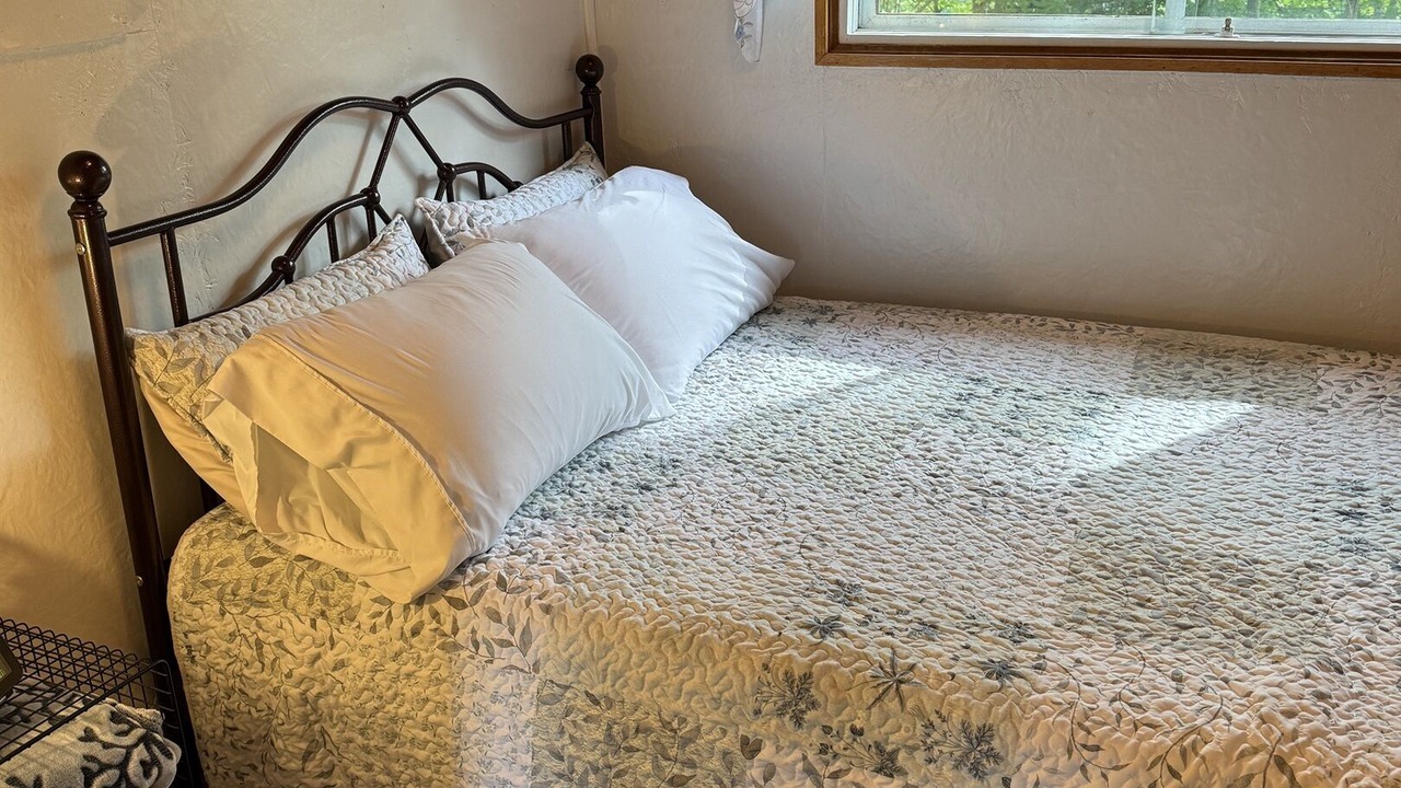 Photo of Bedroom in Leeds and the Thousand Islands