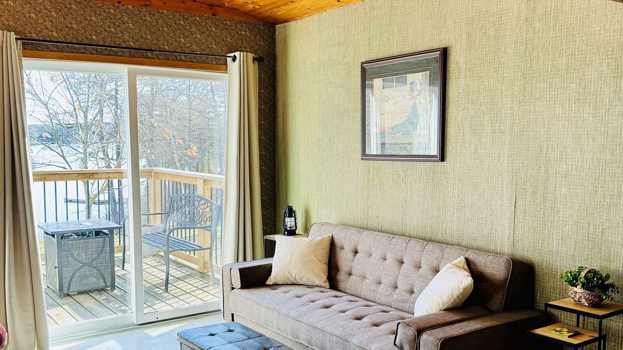 Photo of Livingroom in Leeds and the Thousand Islands