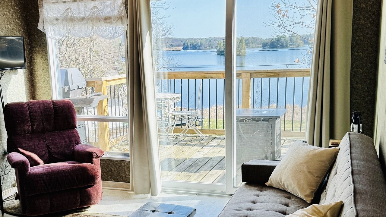 Photo of Livingroom in Leeds and the Thousand Islands