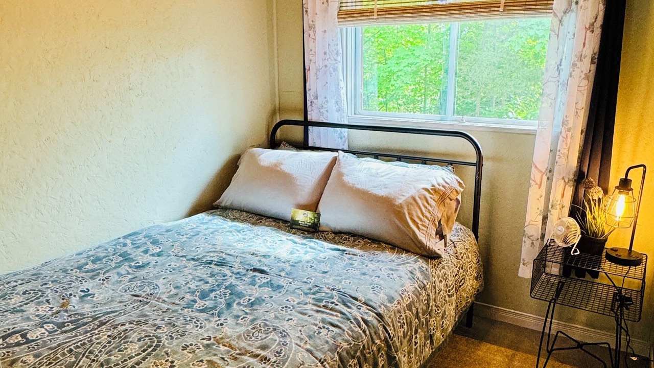 Photo of Bedroom in Leeds and the Thousand Islands