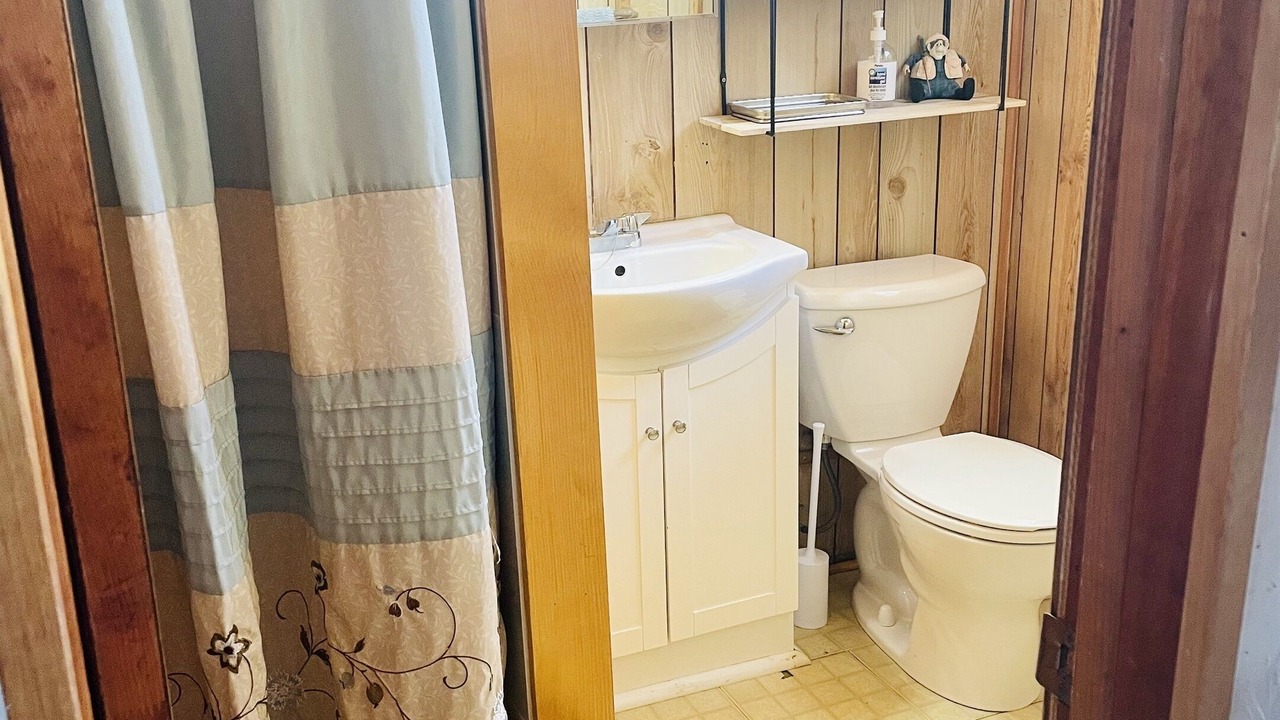 Photo of Bathroom in Leeds and the Thousand Islands