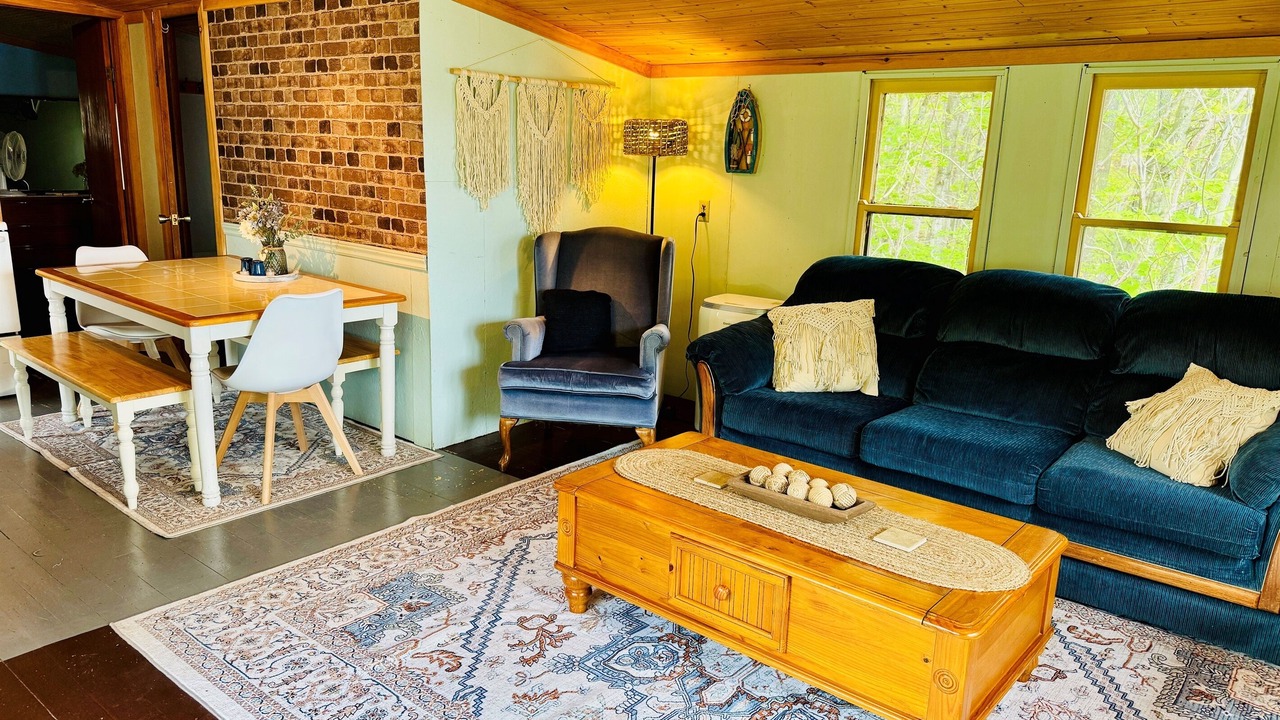Photo of Livingroom in Leeds and the Thousand Islands