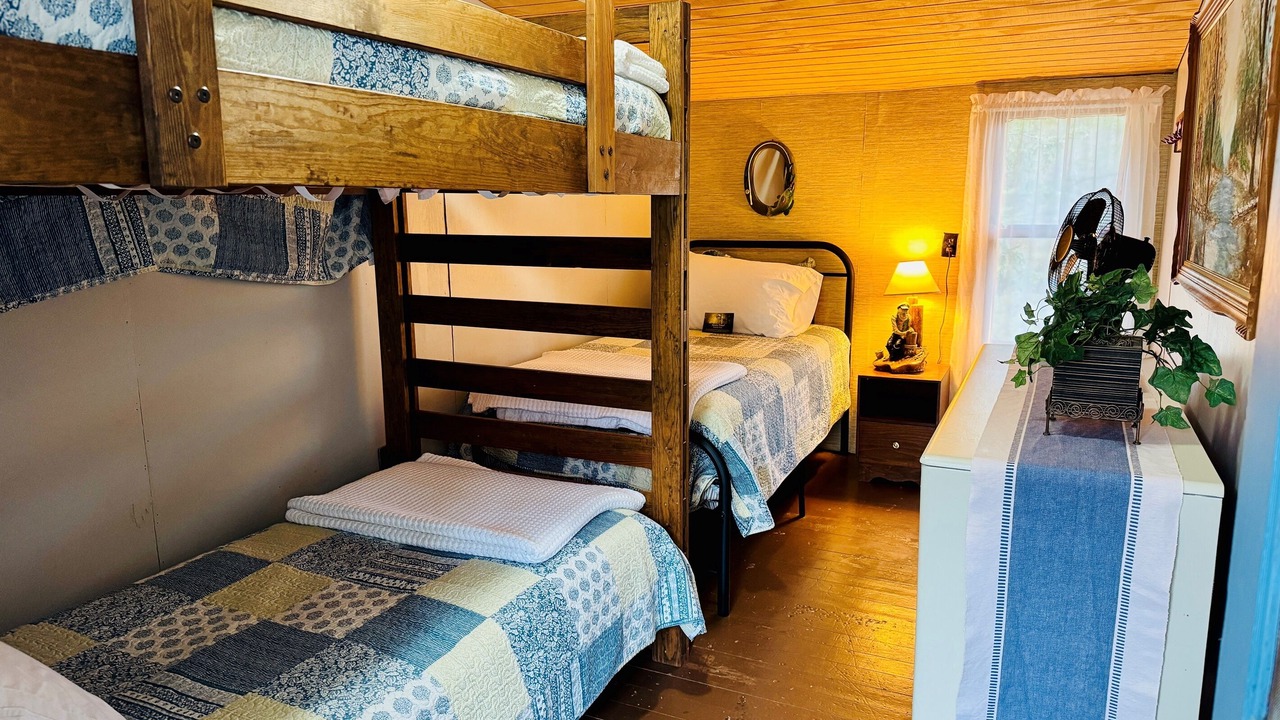 Photo of Bedroom in Leeds and the Thousand Islands