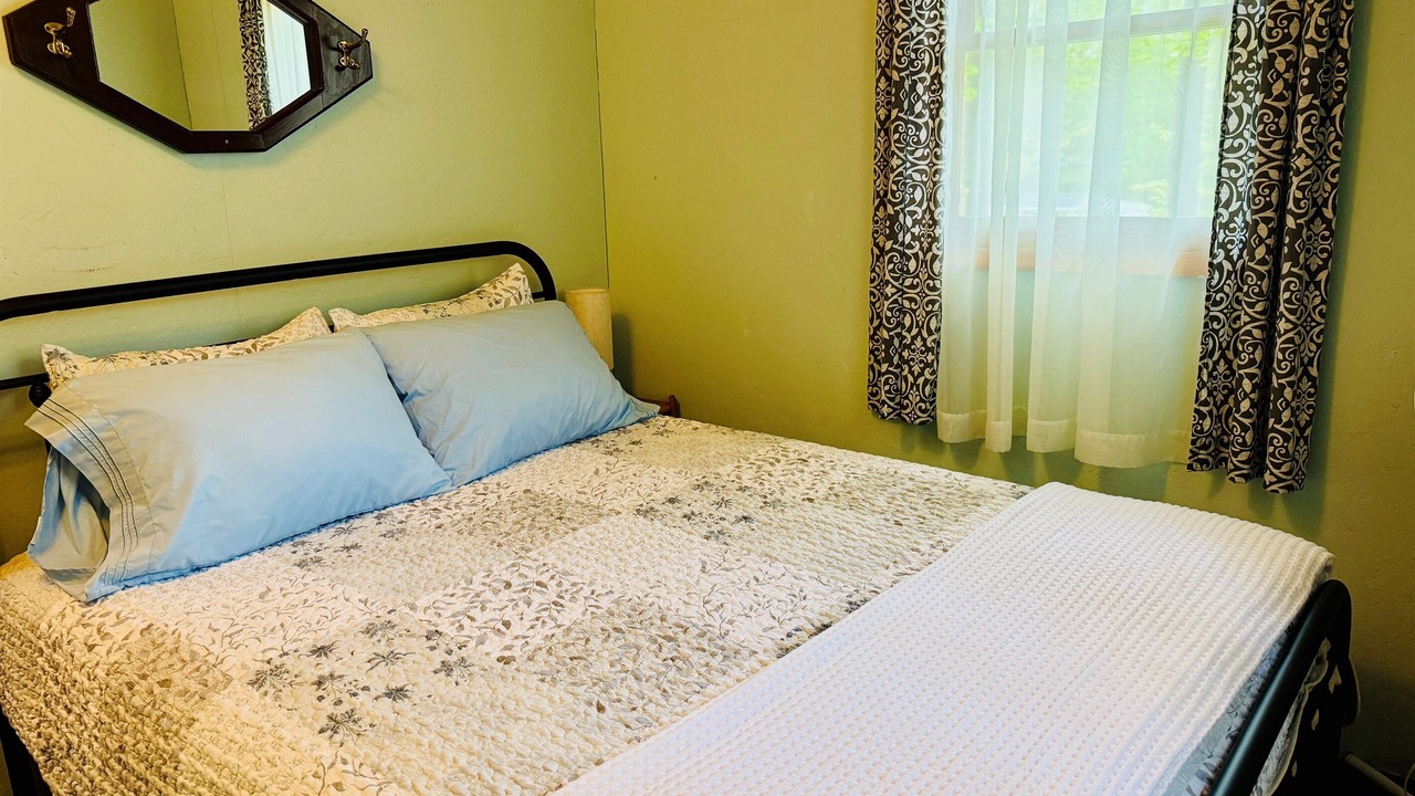 Photo of Bedroom in Leeds and the Thousand Islands