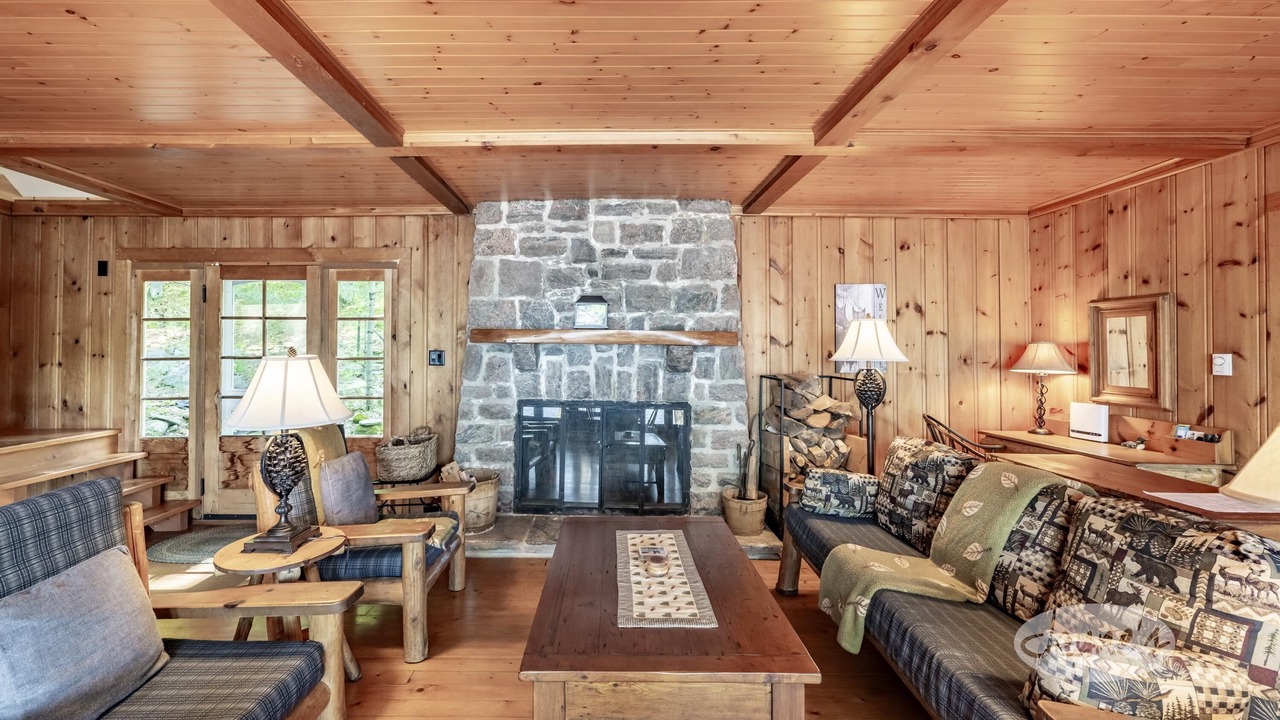 Photo of Livingroom in Port Carling