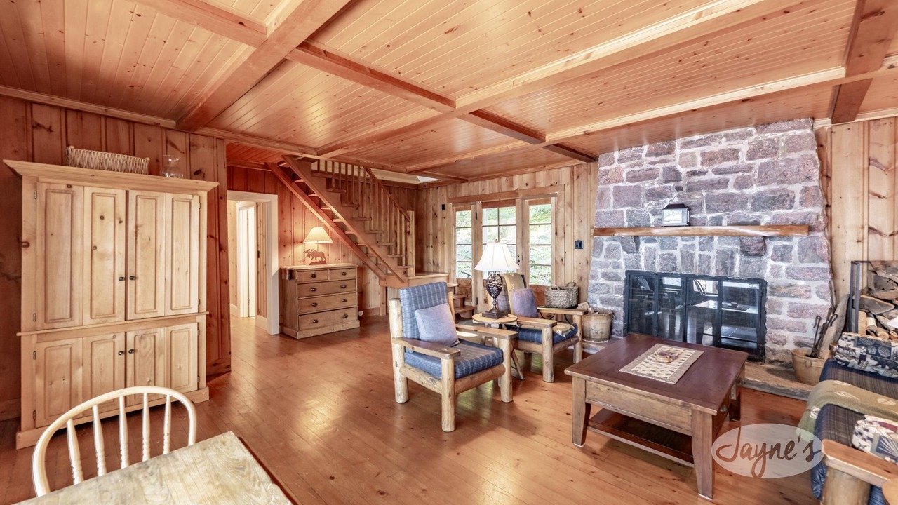 Photo of Livingroom in Port Carling