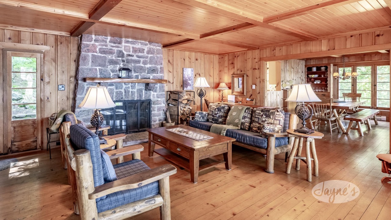 Photo of Livingroom in Port Carling