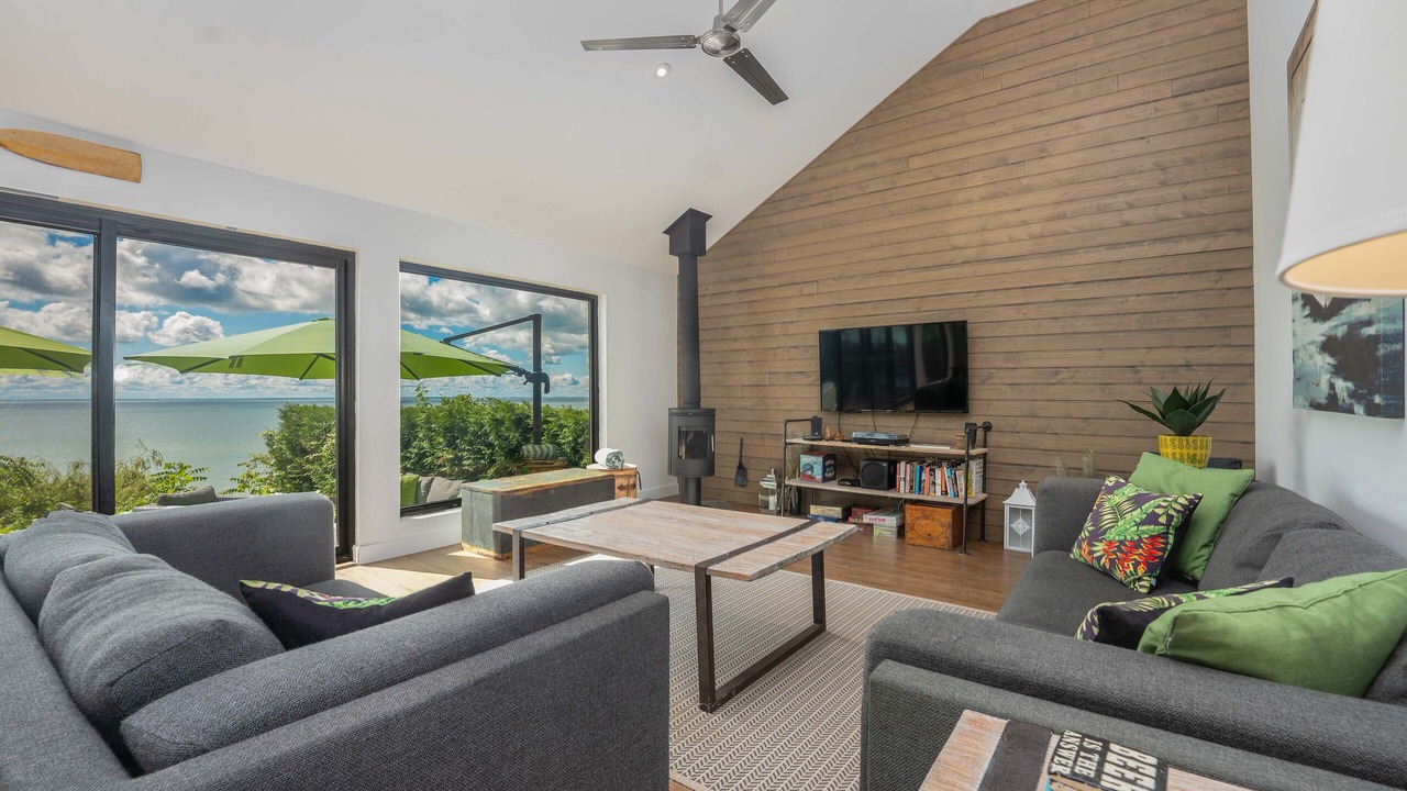 Photo of Livingroom in Port Dover
