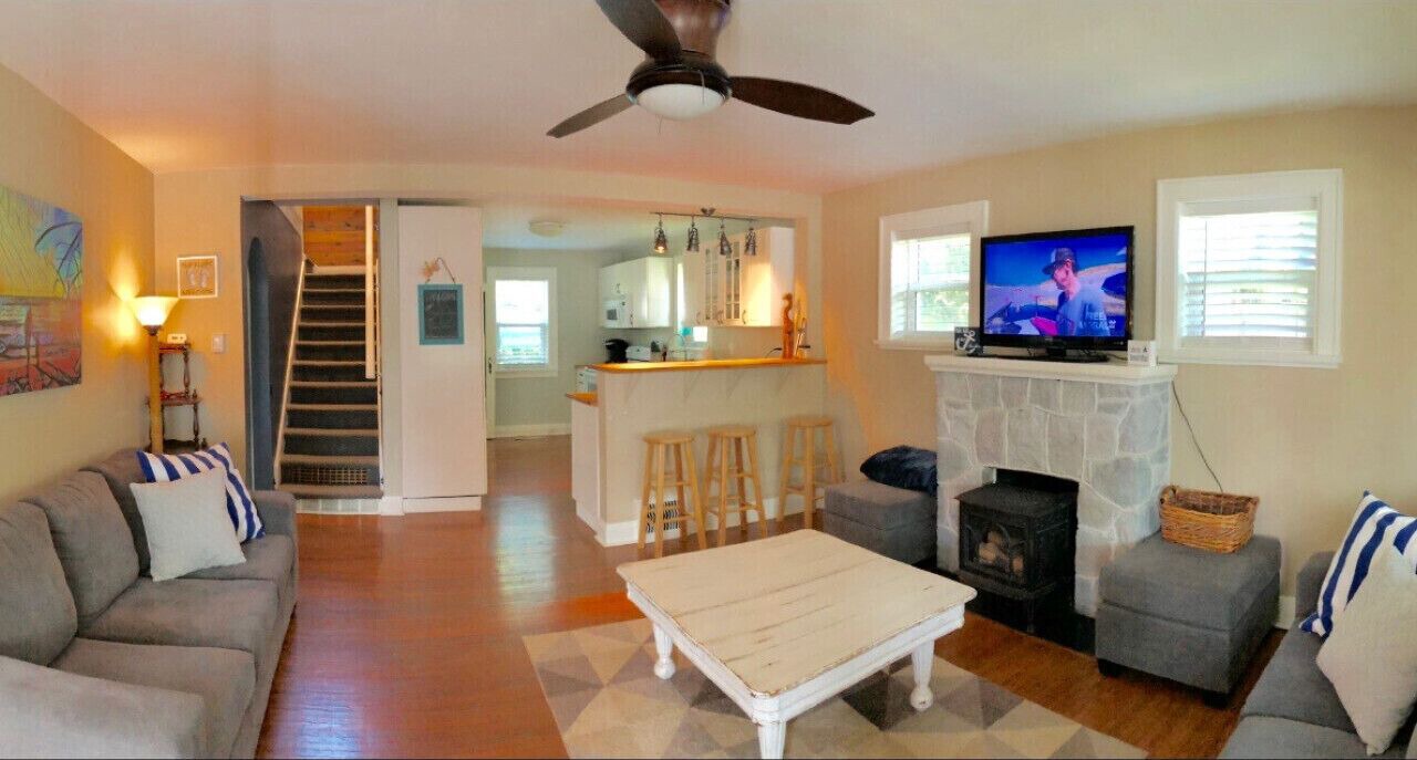 Photo of Livingroom in Grand Bend