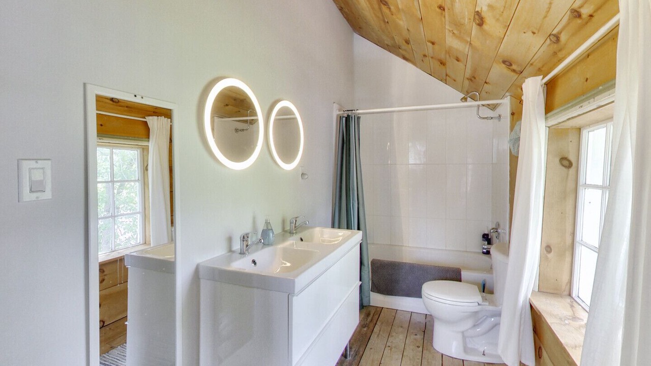 Photo of Bathroom in Quinte West
