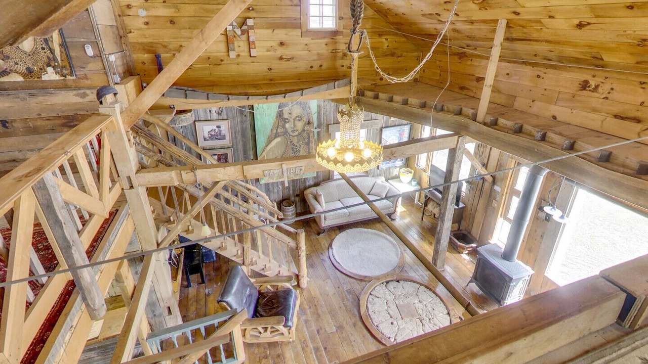 Photo of Livingroom in Quinte West