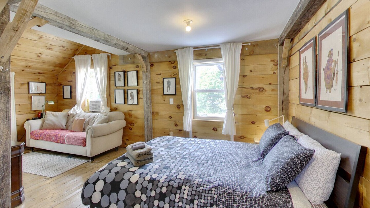 Photo of Bedroom in Quinte West