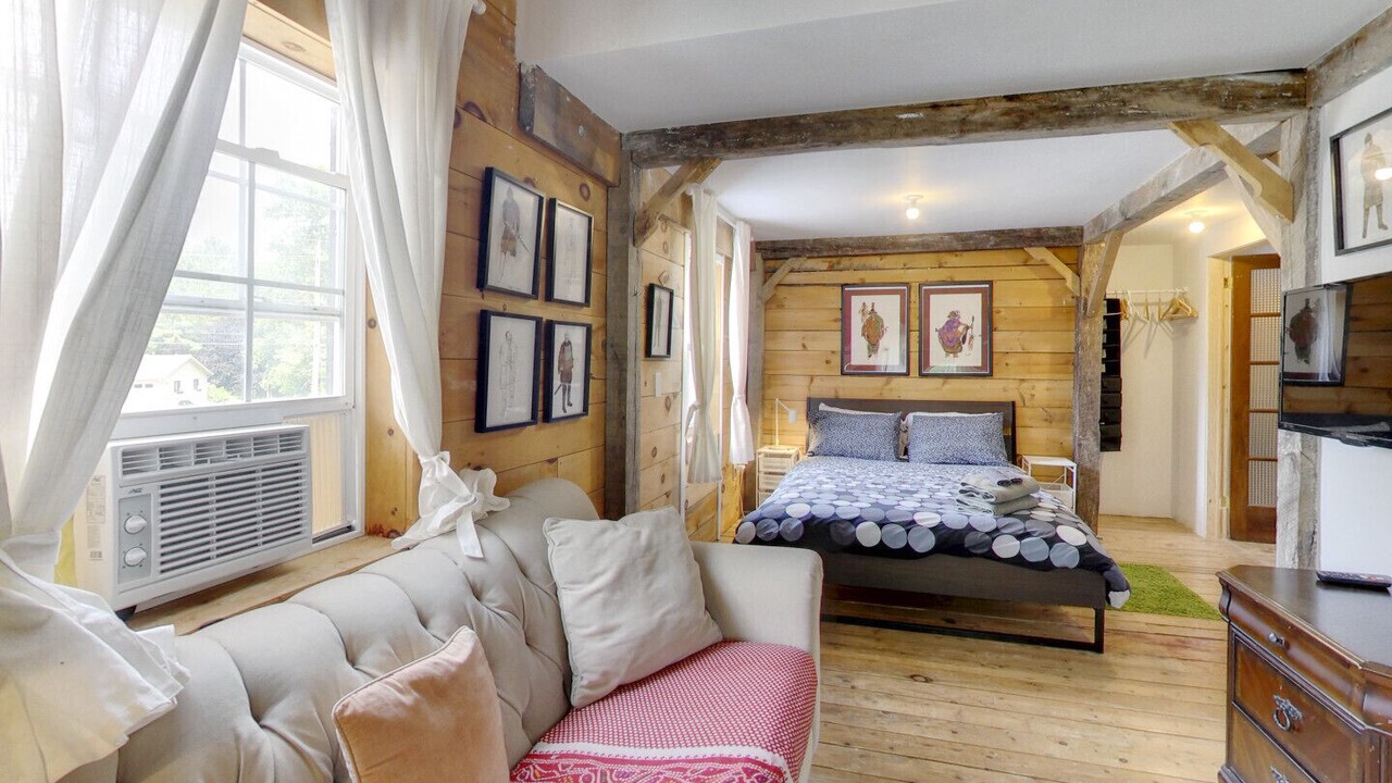 Photo of Bedroom in Quinte West