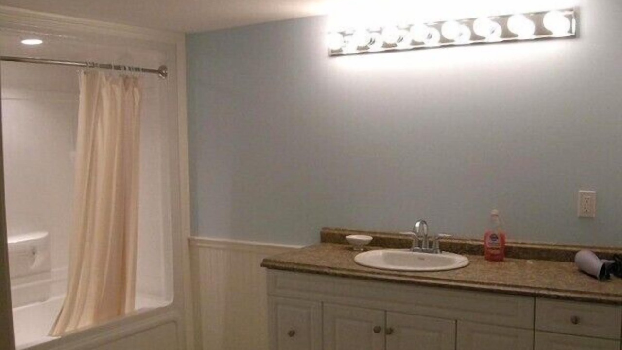 Photo of Bathroom in Grand Bend