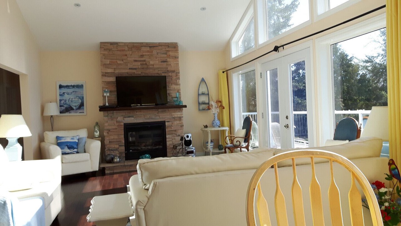 Photo of Livingroom in Fenelon Falls