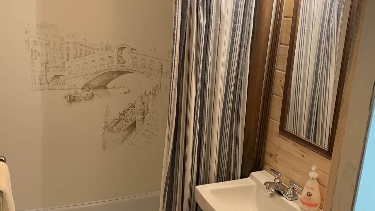 Photo of Bathroom in Highland Grove