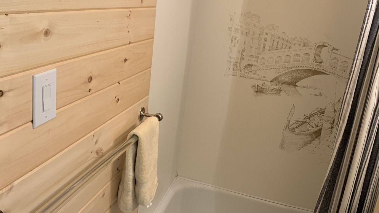 Photo of Bathroom in Highland Grove