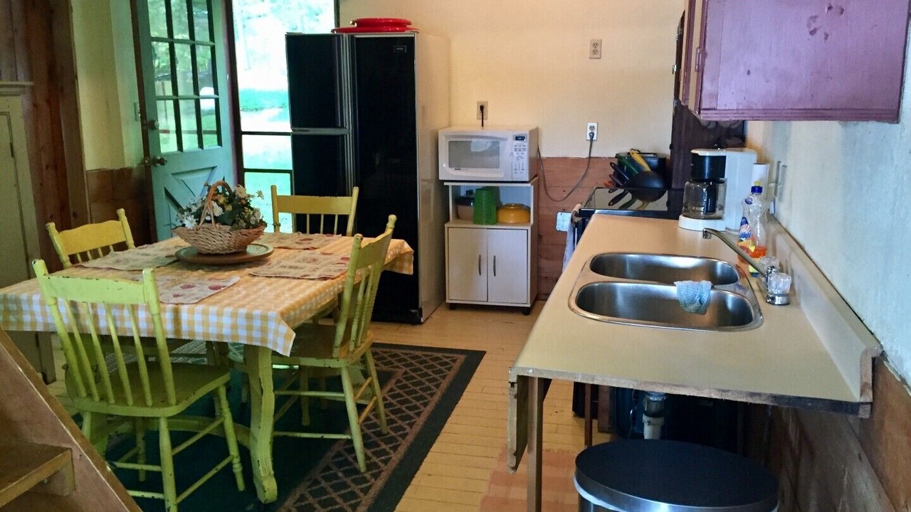 Photo of Kitchen in Front of Yonge
