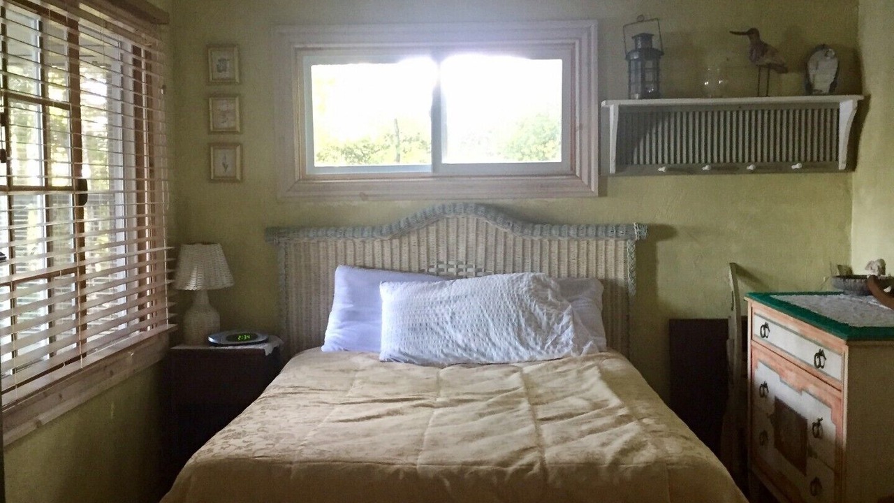 Photo of Bedroom in Front of Yonge