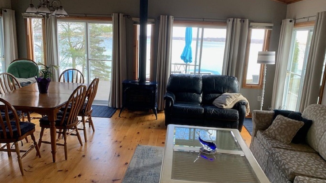 Photo of Livingroom in Mallorytown