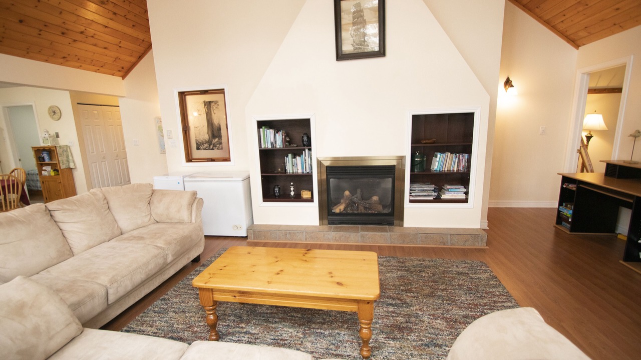Photo of Livingroom in Gravenhurst