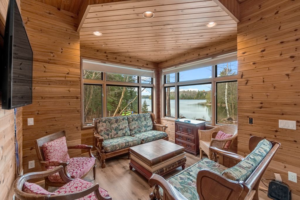 Photo of Livingroom in Bracebridge