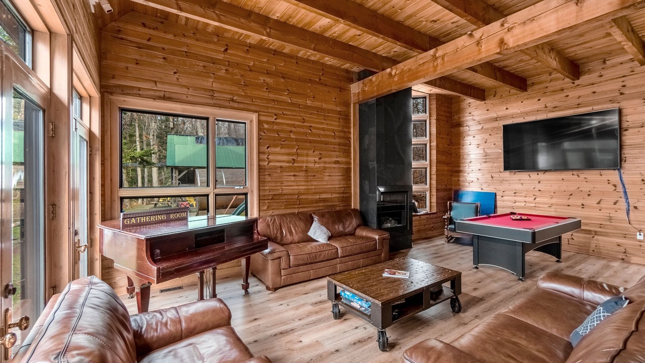 Photo of Livingroom in Bracebridge